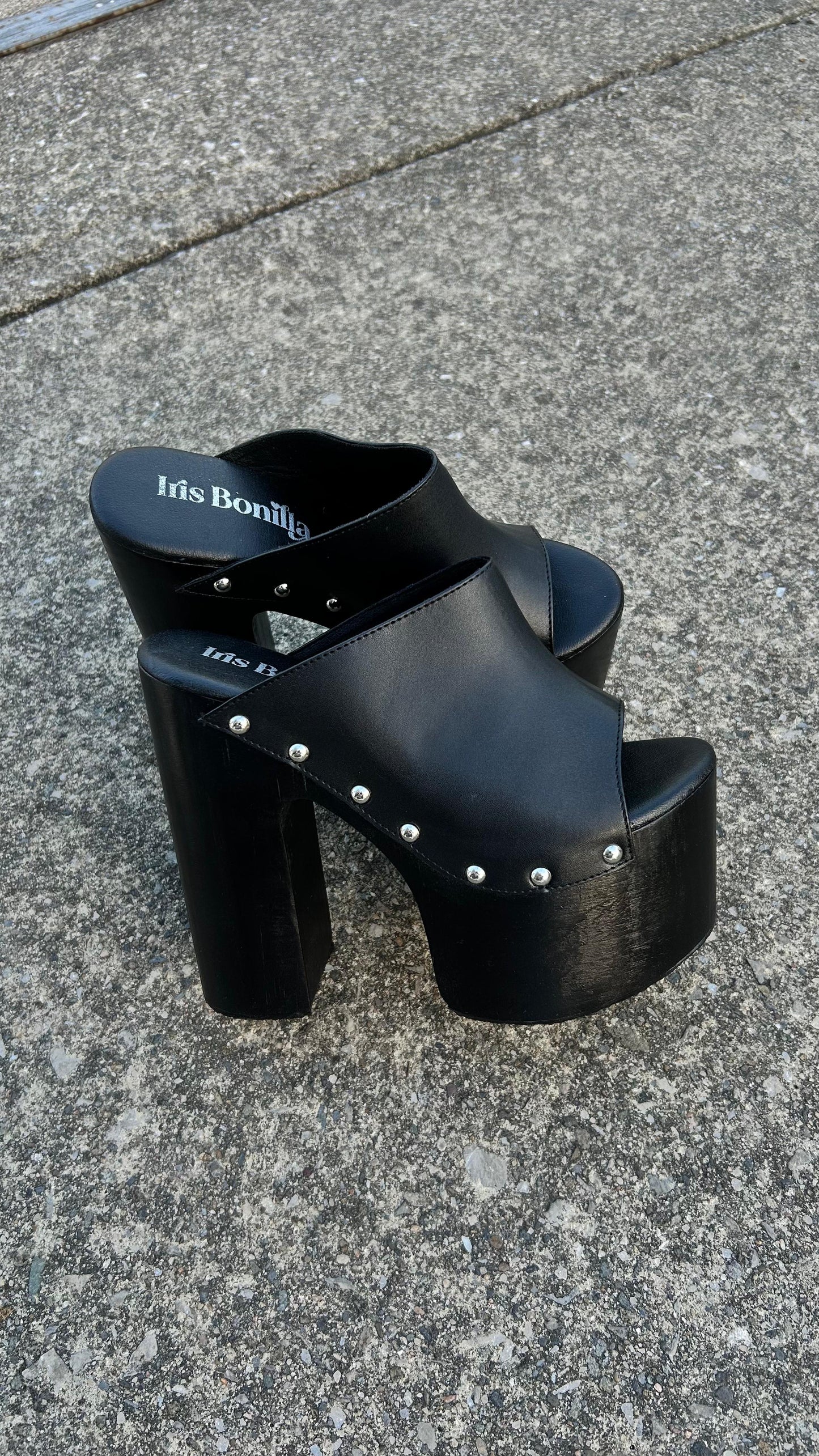 ZAPATILLA DE MADERA